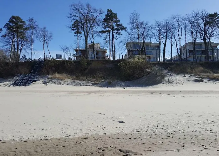 Klifowarewal Z Widokiem Na Morze Rewal